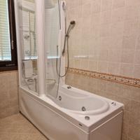 Vasca idromassaggio con box doccia Teuco