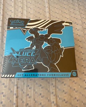 pokemon set allenatore fuori classe luce nera etb