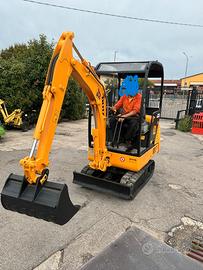 E201 Mini escavatore JCB 8017