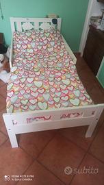 2 lettini +2 materassi +doghe in legno + sponde