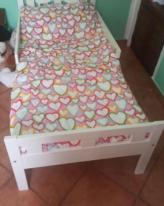 2 lettini +2 materassi +doghe in legno + sponde