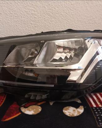 Faro proiettore anteriore peugeot 208 II.