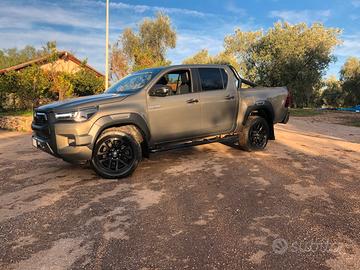 Hilux Invicible 2.8 unico p.(IVA inclusa)