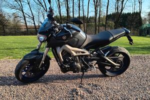 MT 09 (SOLO 12500 KM)