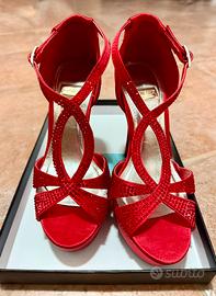 Sandalo rosso in raso, plateau, tacco alto, strass