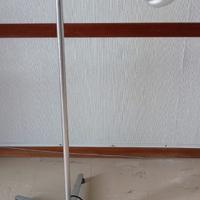 Lampada scialitica ambulatoriale su piantana
