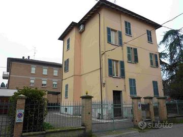 Immobile in asta di 92 m² con 3 locali a Reggio Em