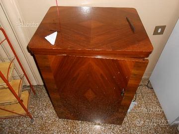 Macchina da cucire, mobiletto con marmo, specchio