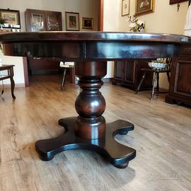 Tavolo Pizzetti in legno con sedie abbinate