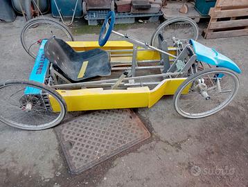 Quadriciclo a pedali