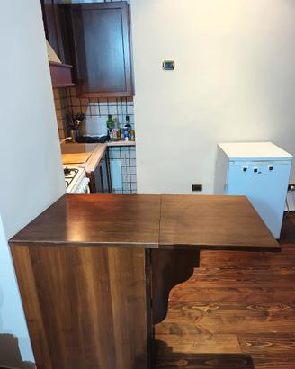 avolo in legno color noce allungabile – 100 €