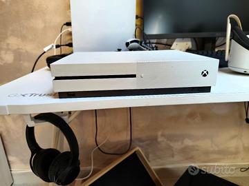 Xbox One s + sterzo + videogiochi + controller 