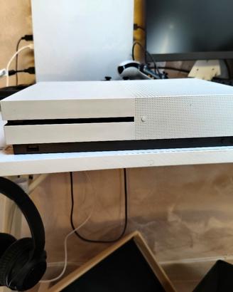Xbox One s + sterzo + videogiochi + controller 