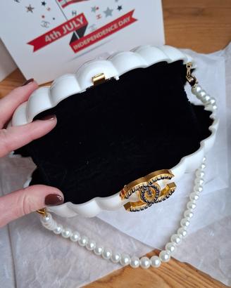 Iconica clutch conchiglia- Vip-gift CHANEL beauty