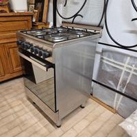 cucina quattro fuochi in acciaio con forno elettri