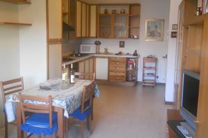 Bilocale con ampio terrazzo in contesto tranquillo