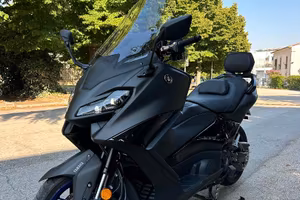 YAMAHA T MAX 560 ICON BLACK