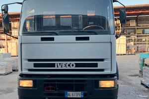 Camion con gru Iveco 170E23