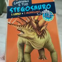 Libro creativo sui dinosauri.