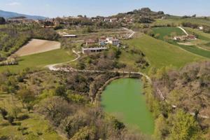 Terreno lago e costruzione