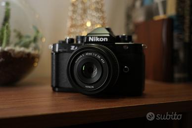 Nikon Zf + 40mm F2 Nital + acc. SOLO 3418 SCATTI