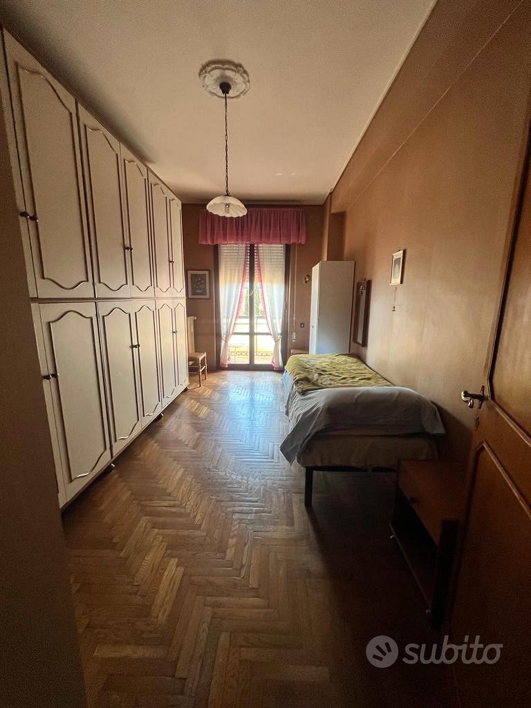 Ampio appartamento centro città - Vista 4