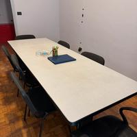 Tavolo e sedie per sala riunioni