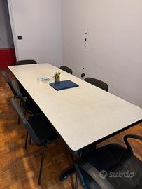 Tavolo e sedie per sala riunioni