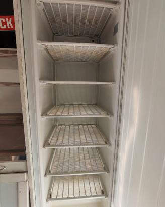 Congelatore verticale con termometro