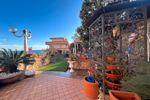 Pietra ligure si propone trilocale con vista mare
