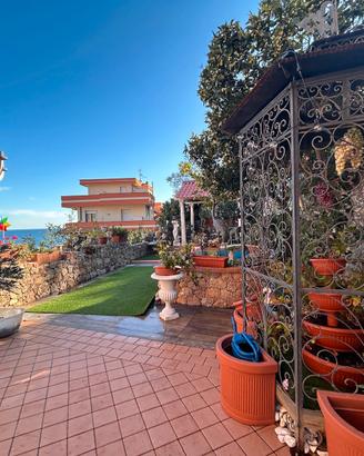 Pietra ligure si propone trilocale con vista mare