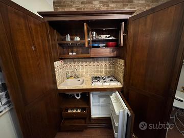 Cucina a scomparsa legno massello