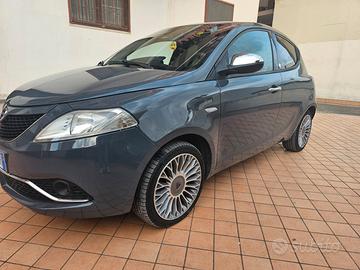 LANCIA YPSILON.
