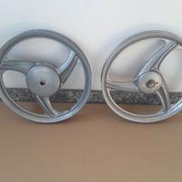 Cerchi in lega Piaggio Avio a 3 razze da 16" grigi