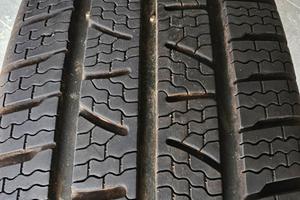 Gomme invernali Pirelli Carrier Winter