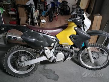 Suzuki dr 400
