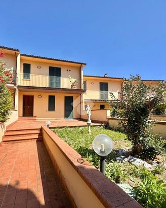 VILLA A SCHIERA A CARMIGNANO