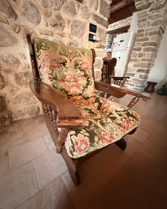 Coppia di poltrone vintage in legno