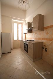 Via Genova - Ampio trilocale parzialmente arredat