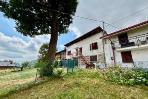 2 LOCALI A COLLERETTO CASTELNUOVO