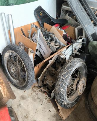 ricambi vari pegaso 650 del 1995