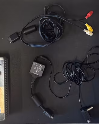 PlayStation 1 con 2 controller e accessori CTR