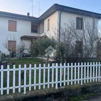 CASA SEMINDIPENDENTE A CASTELNOVO DI SOTTO