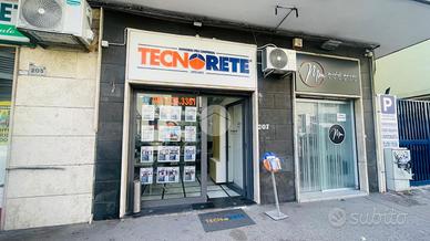 NEGOZIO A NAPOLI