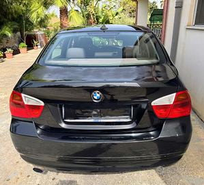 BMW serie 3 attiva nera 