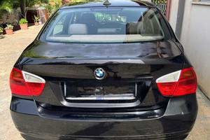 BMW serie 3 attiva nera 