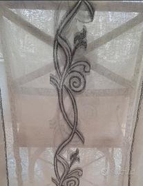 Elegante Tenda in Organza con Ricamo Floreale 