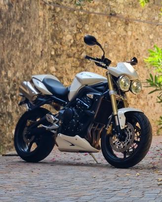 Triumph Street Triple 675 ,gomme nuove, curata!
