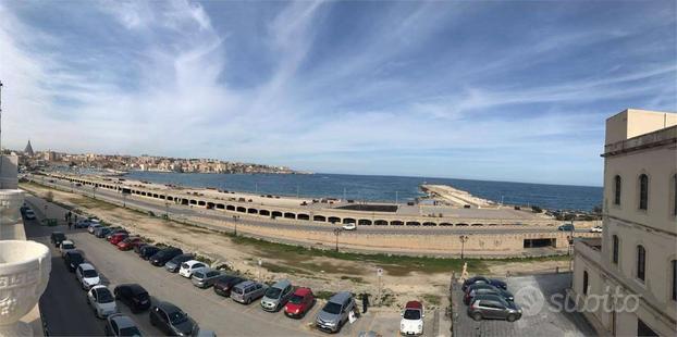 4 VANI FRONTE MARE PRESSI L'ISOLA DI ORTIGIA