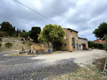 Casa Colonica con Terreno - Fermo